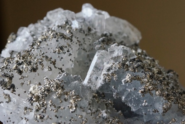 バライト/パイライト　Baryte / Pyrite