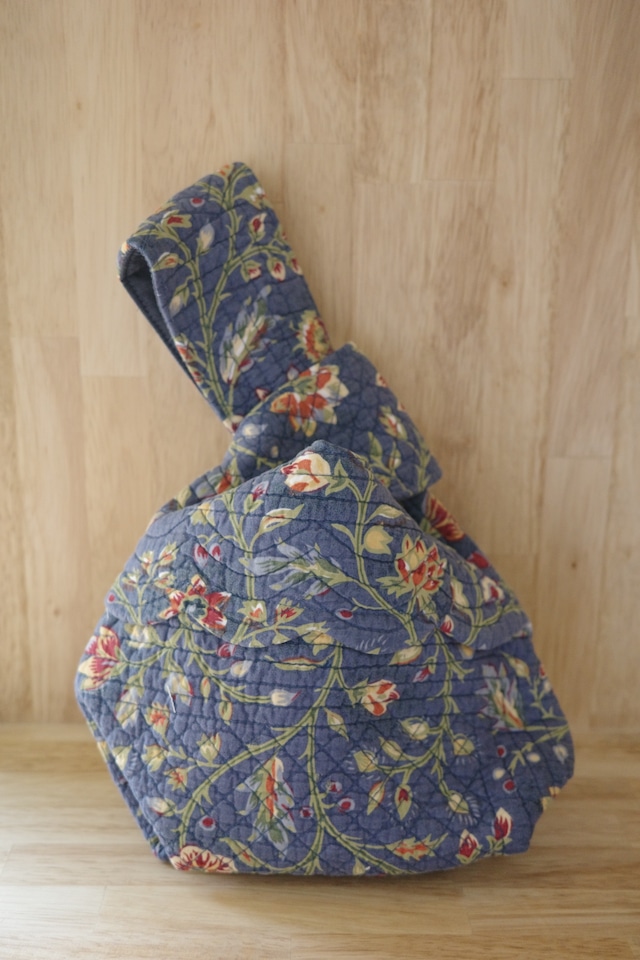 Reversible knot bag