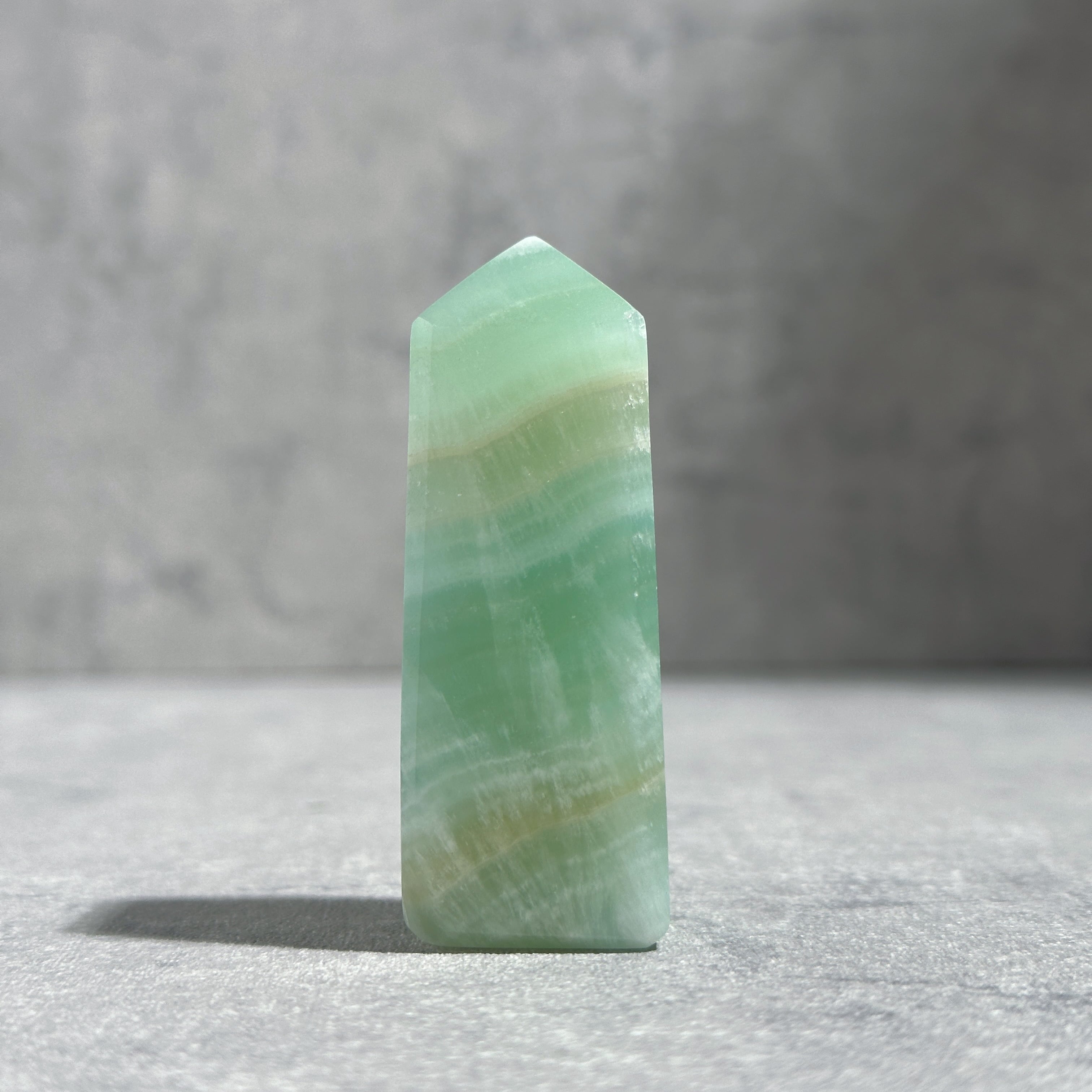 ピスタチオカルサイト タワー72◇Pistachio Calcite◇天然石・鉱物