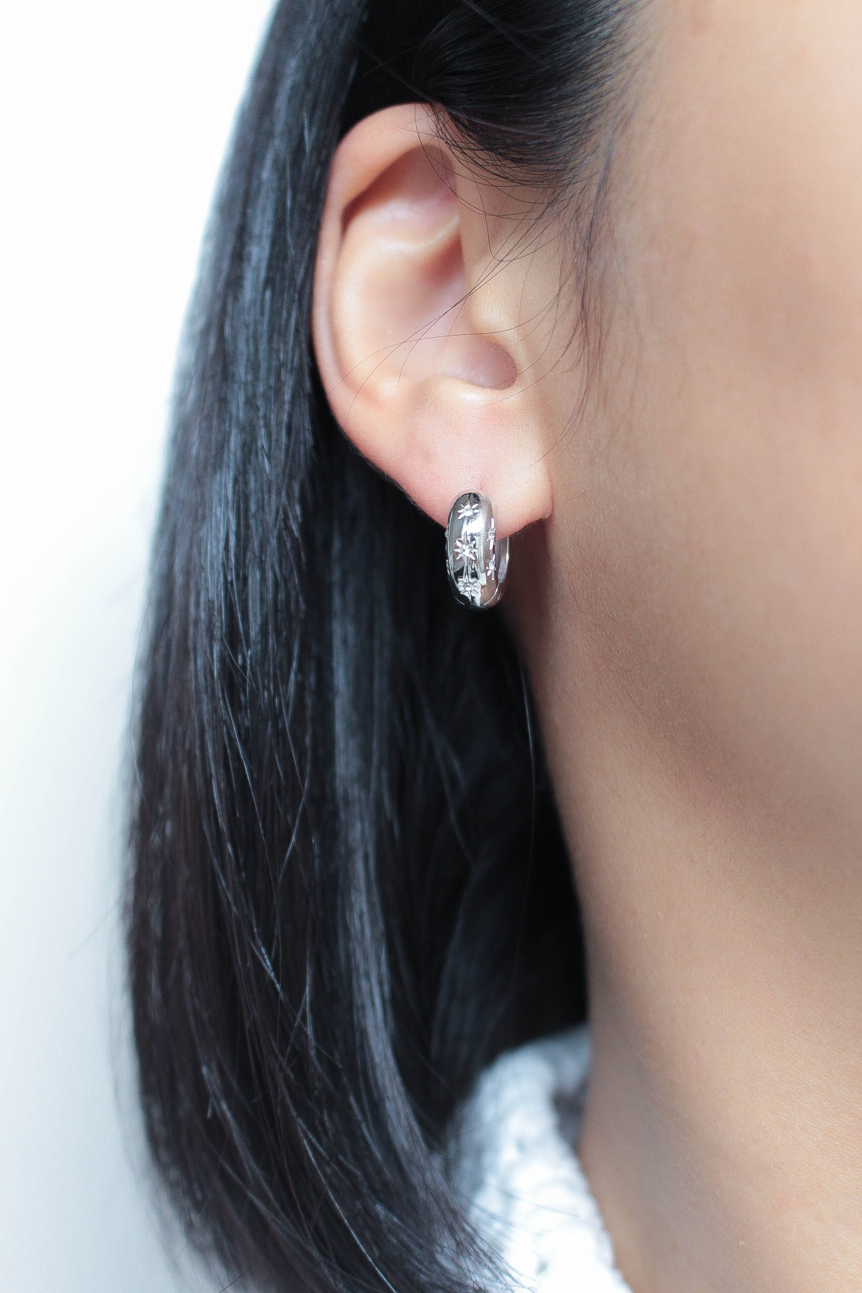 Screw Zircon Hoop Pierce | ebine(エビネ)|金属アレルギー対応