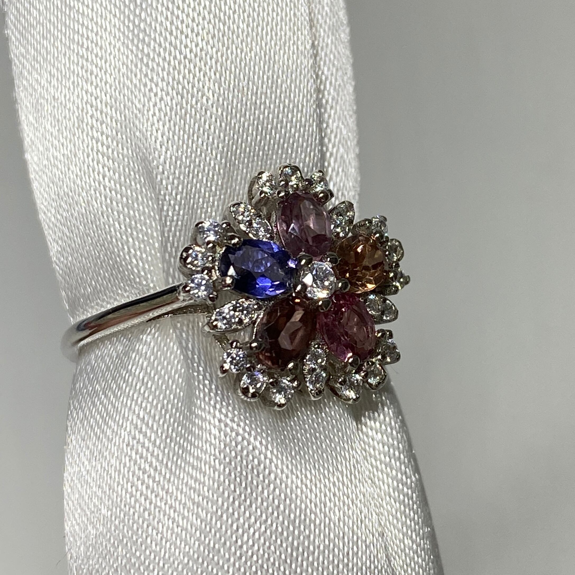 ピンクジルコン・アイオライト