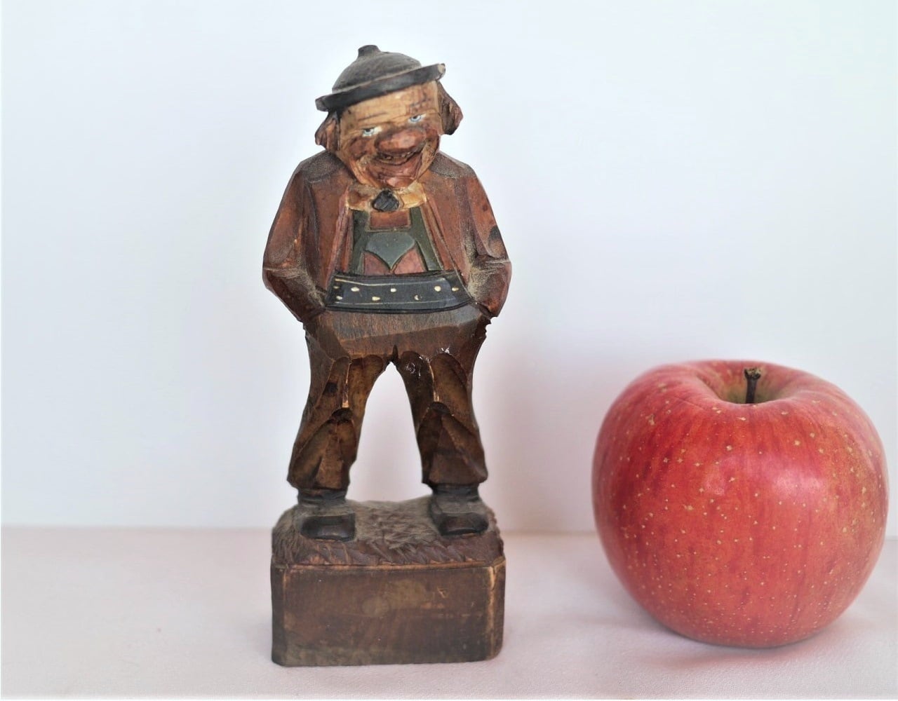 ヴィンテージ木彫り アンリ ウッドカービング フィギュア