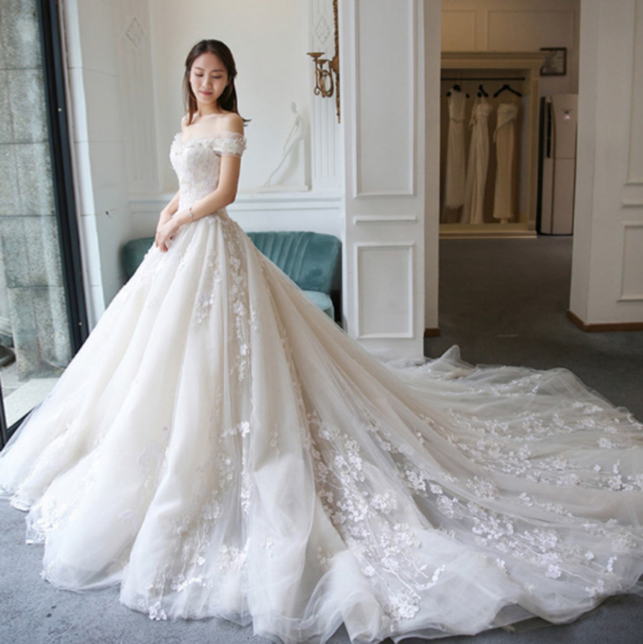 美品】ウェディングドレス ソフトマーメイド スレンダー 刺繍ドレス