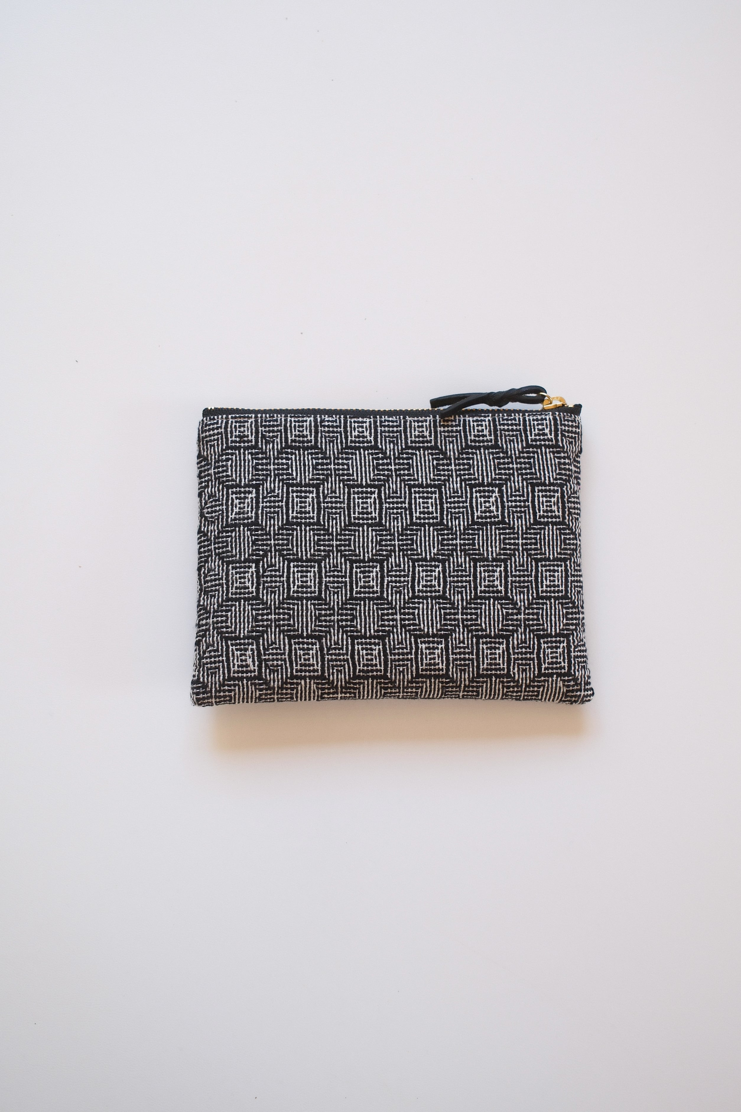14cm】Hand-woven mini pouch / Black Clover ＃02 | R o c c a