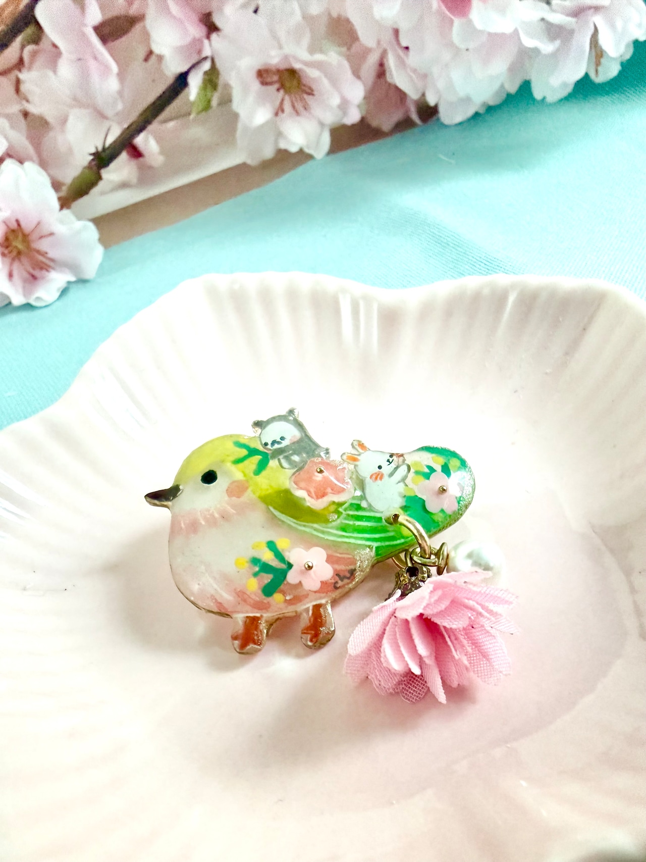 ブローチ『春告げの鳥さんと遊ぶだる☆』