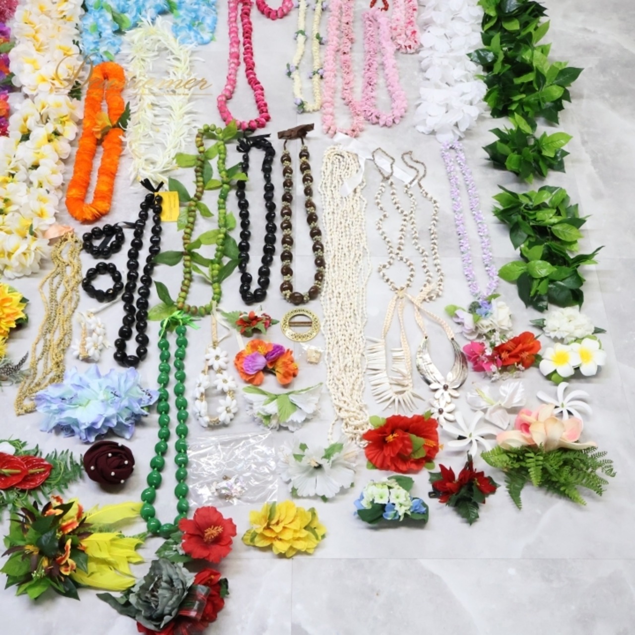 フラダンス 小物 小道具 まとめ売り 全100点以上 セット カラフル ネックレス フラワーレイ リーフレイ 髪飾り 頭飾り ウィッグ リーフ タヒチアン アクセサリー 民族衣装 ダンス小物 ハワイアン イベント ヘアアクセサリー まとめ売り セット販売
