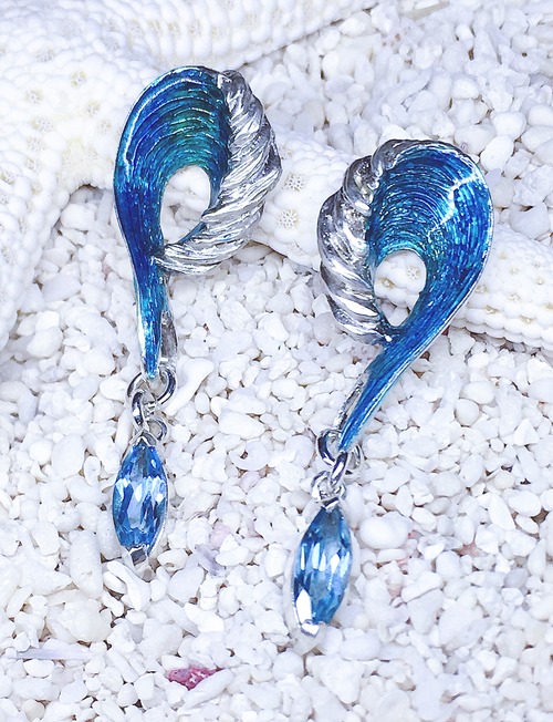 Wave pierce  ( blue topaz marquise   )