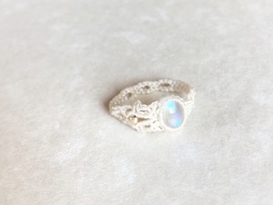 ホワイトラブラドライト macrame ring