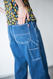 Cropped blue jeans