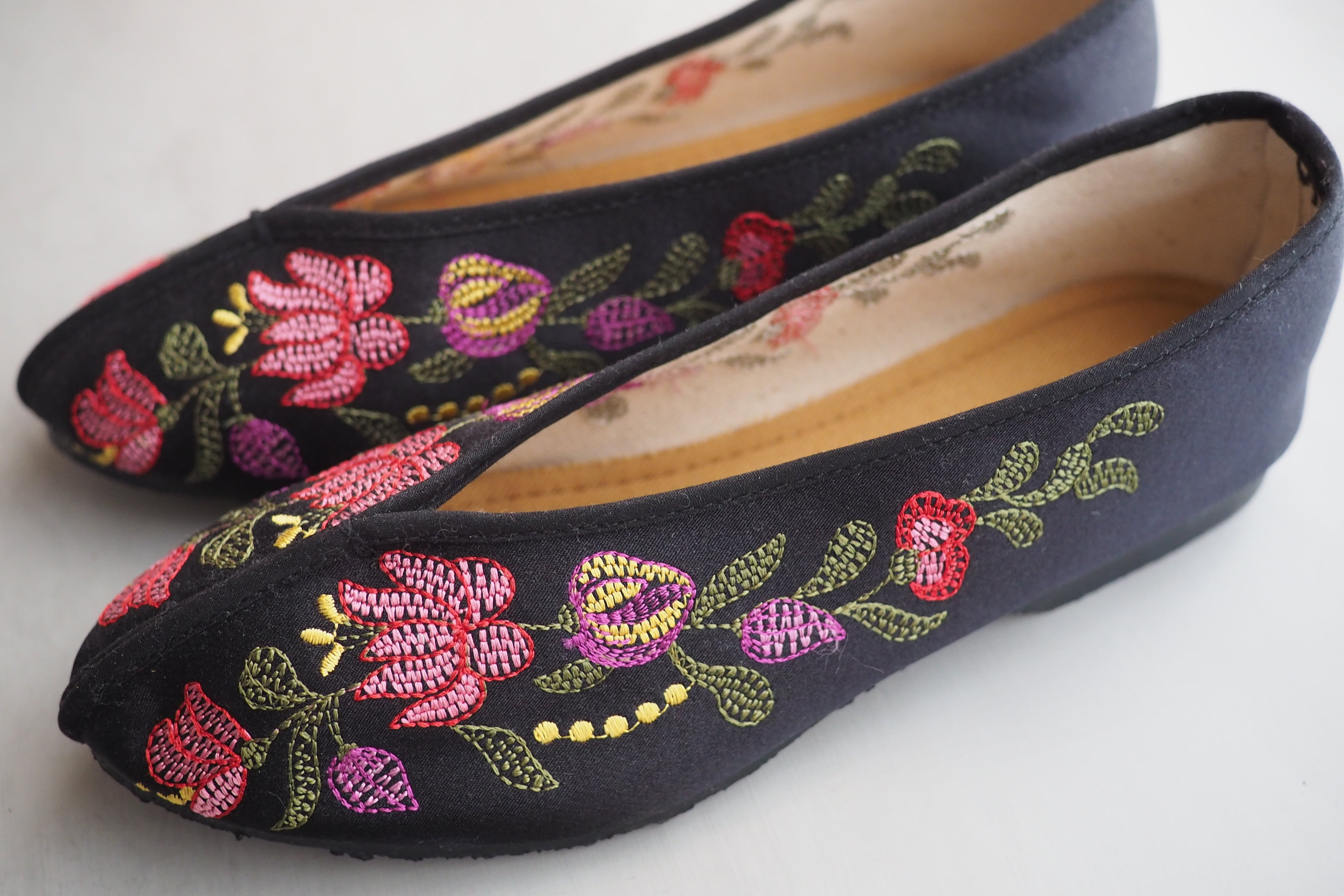 黒 花柄 刺繍 フラットシューズ トールペインティング 23 EEE ブラック 台湾シューズ -花柄/黒 | PARA GOODS