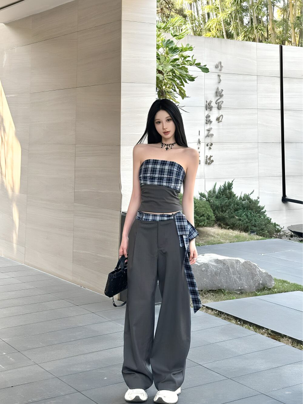 リッチネイビーチェックチューブトップ＋コードベルトパンツ