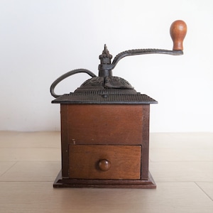 【コレクション 28】持ち手がついたコーヒーミル