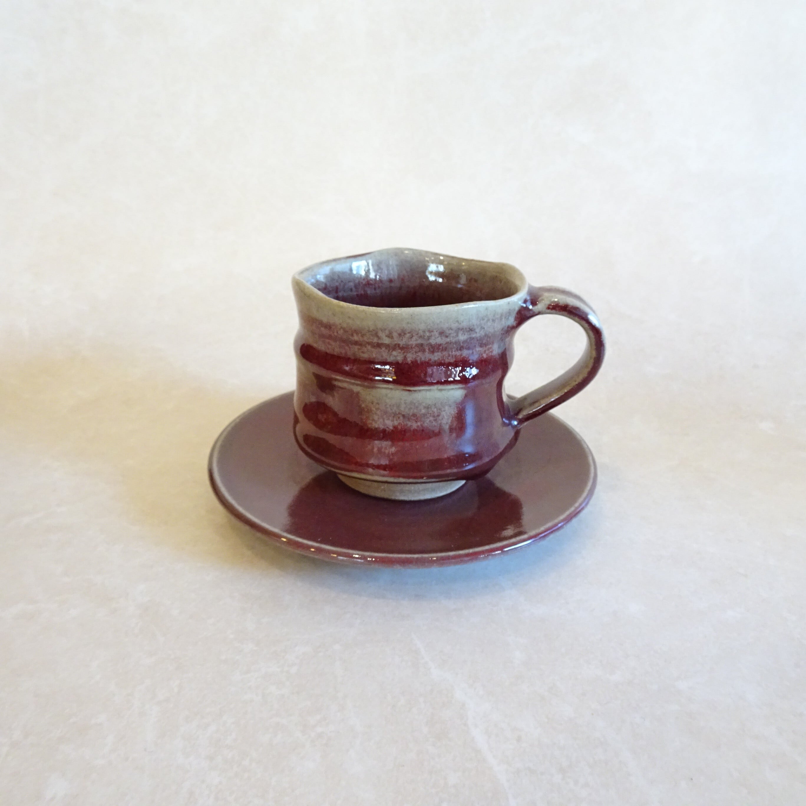 えんじ色の益子焼カップ&ソーサー①
