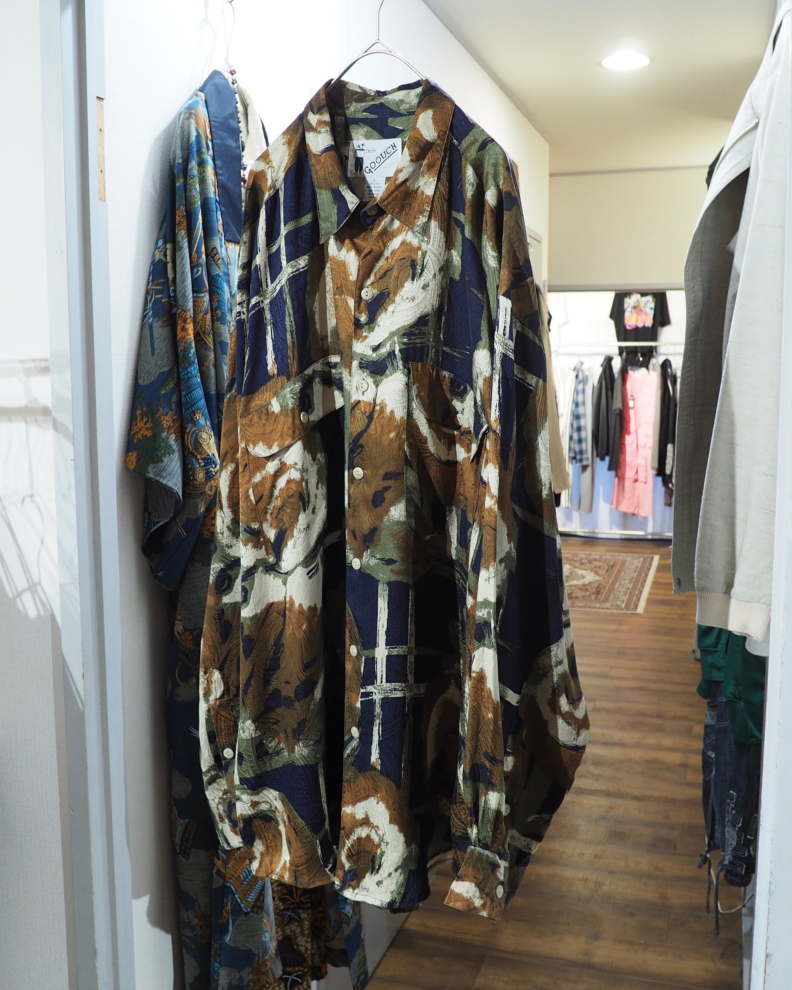 1990s ” GOOUCH ” Beautiful Abstract painting × Paisley all Over vintage loose Silk shirt