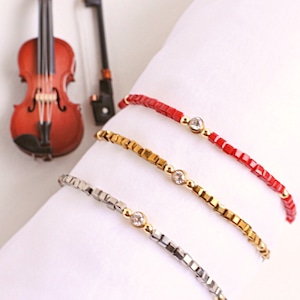 ヴァイオリンのボールエンドとCZ、キューブクリスタルビーズのブレスレット "プレリュード "  V-410   Violin ballend with CZ and cubebeads bracelet " Plerude ''