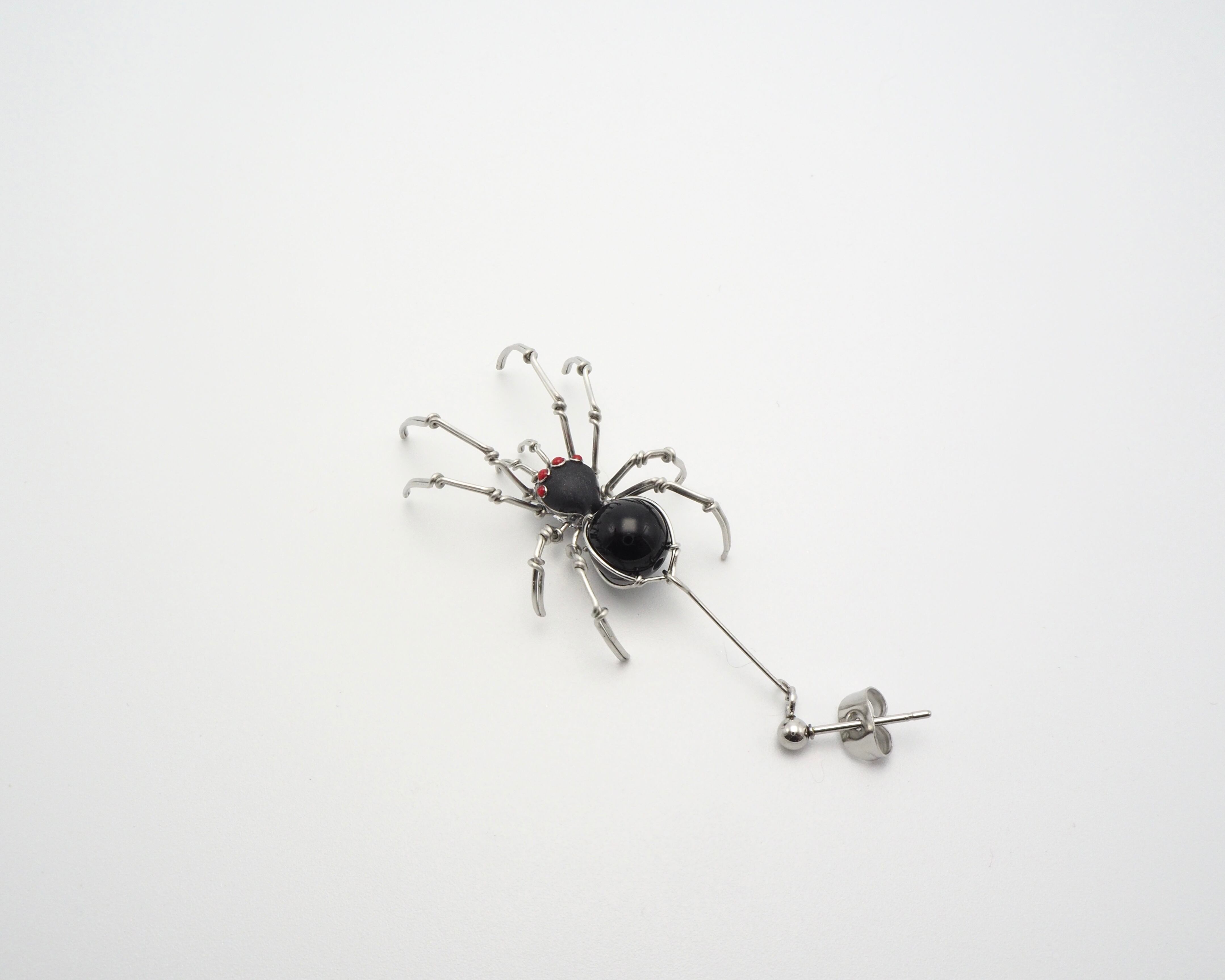 蜘蛛ピアス 針金細工