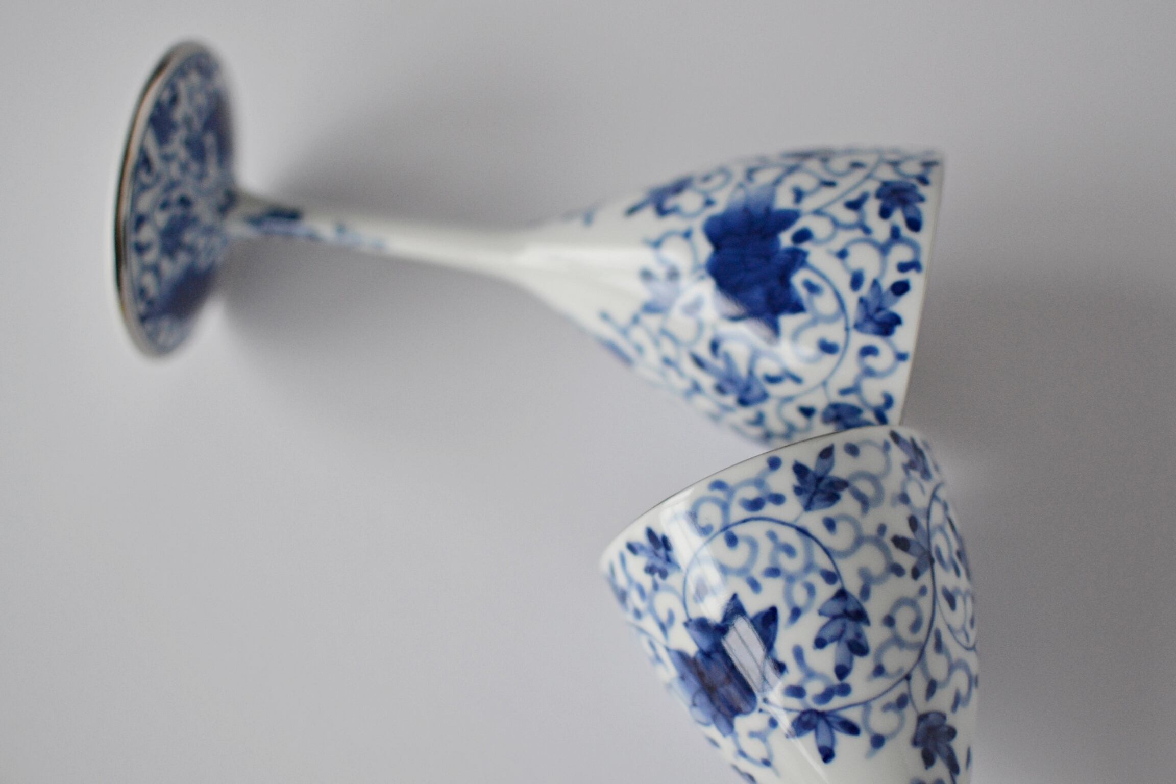 有田焼 福泉窯 染付微塵花唐草 ワイングラス15cm / プラチナ