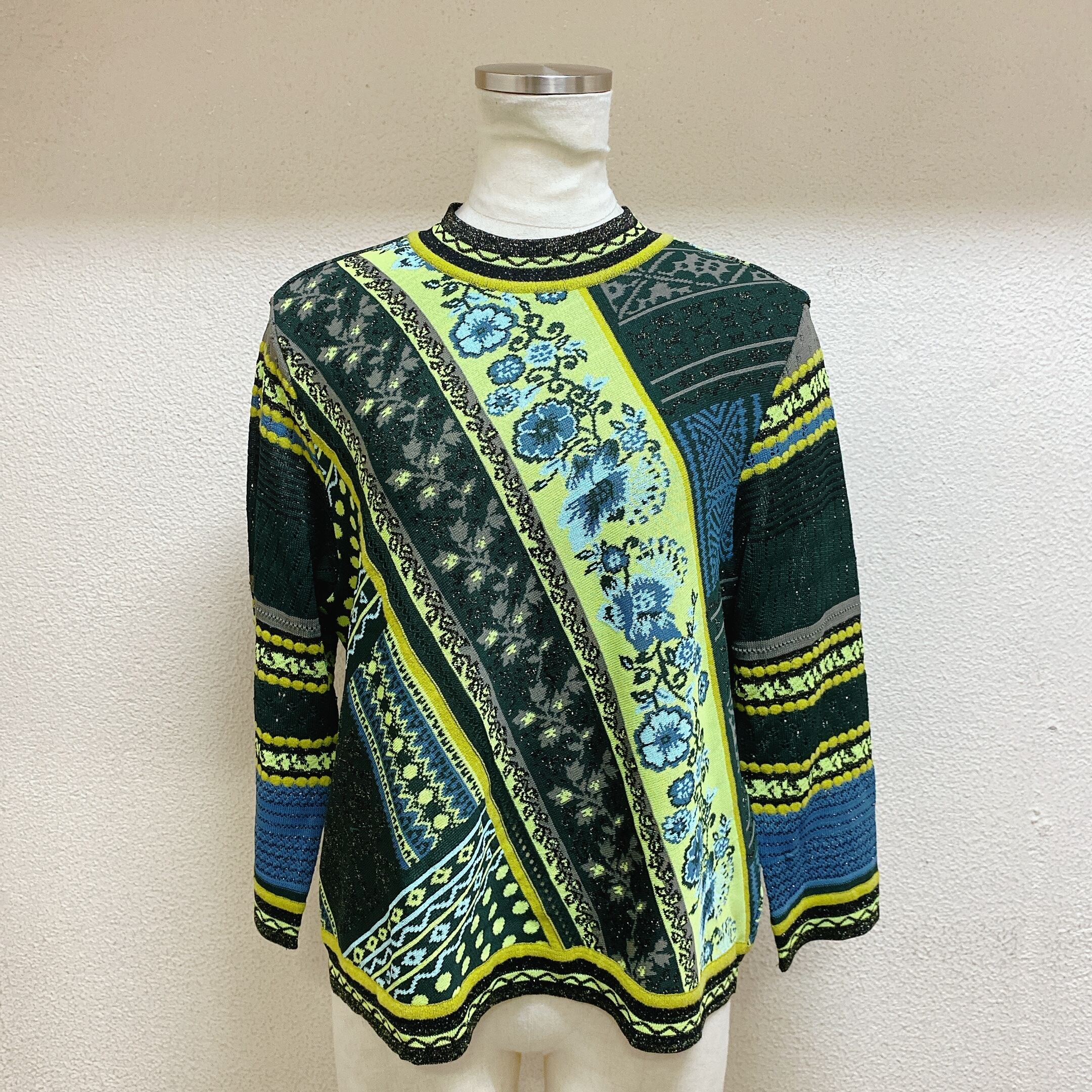 室内搬入設置無料 トクコマエダ(TOKUKO 1er VOL)刺繍入りニット