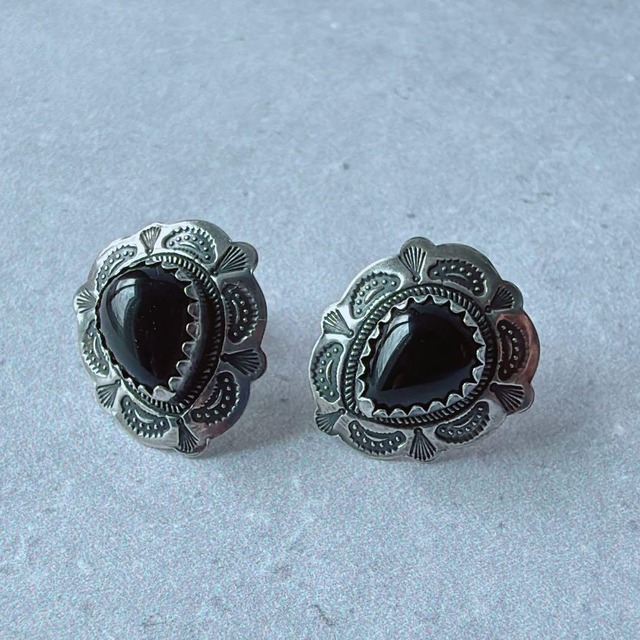【J440】ヴィンテージ Q.T. ブラックオニキス　ピアス