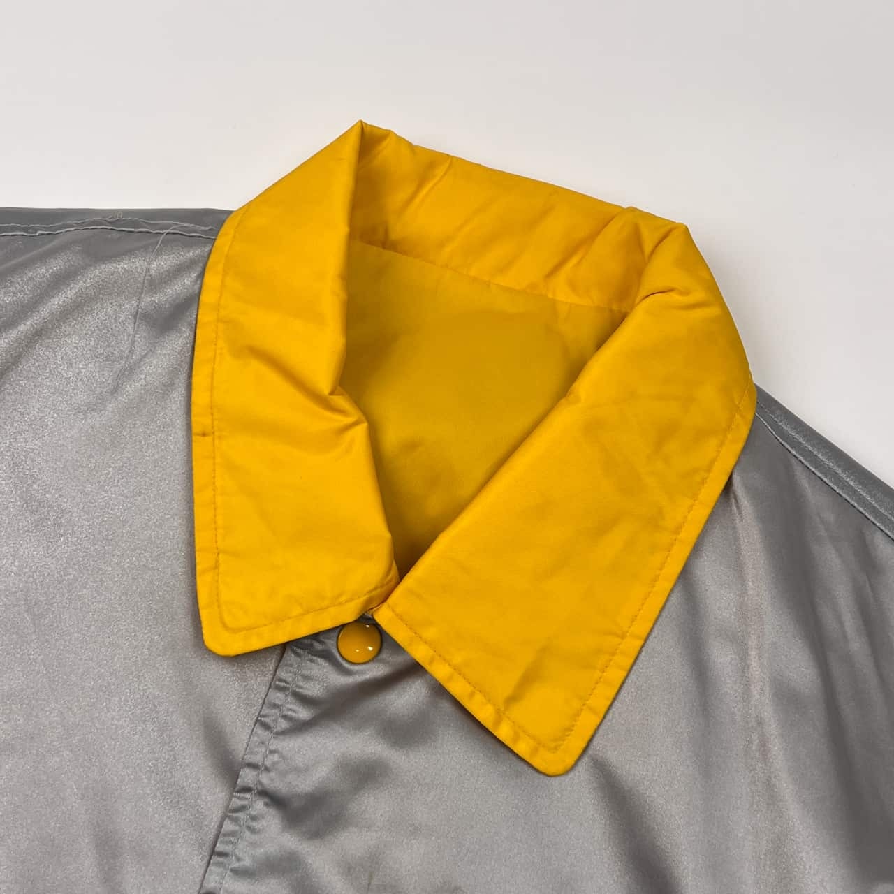 リバーシブル FUJISANKEI COMMUNICATIONS GROUP フジサンケイグループ ナイロン ジャケット ジャンパー LL/シルバー イエロー/フジテレビ/メンズ