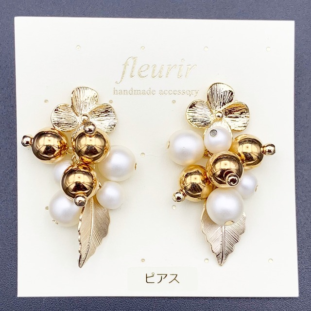 fleurir メタルフラワーリーフ×パールビジューピアス