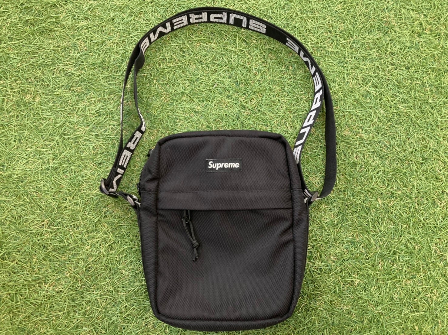 Supreme 18SS Shoulder Bag \