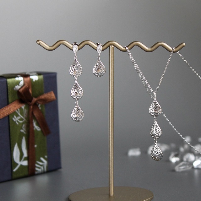 SLV925｜氷の雫アシンメトリーピアス