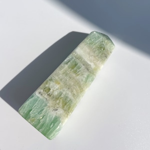 キウイカルサイト タワー01◇Kiwi Calcite◇パワーストーン・天然石