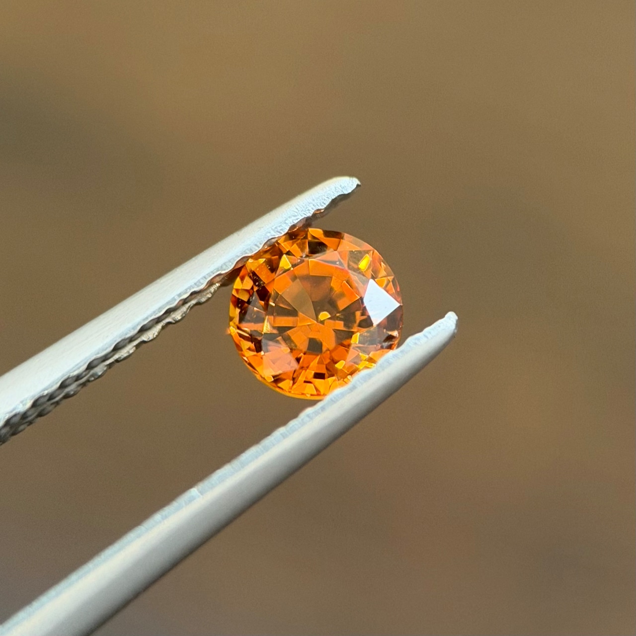 マンダリンガーネット 4.5x4.5x3.1mm, 0.54ct, ナイジェリア産