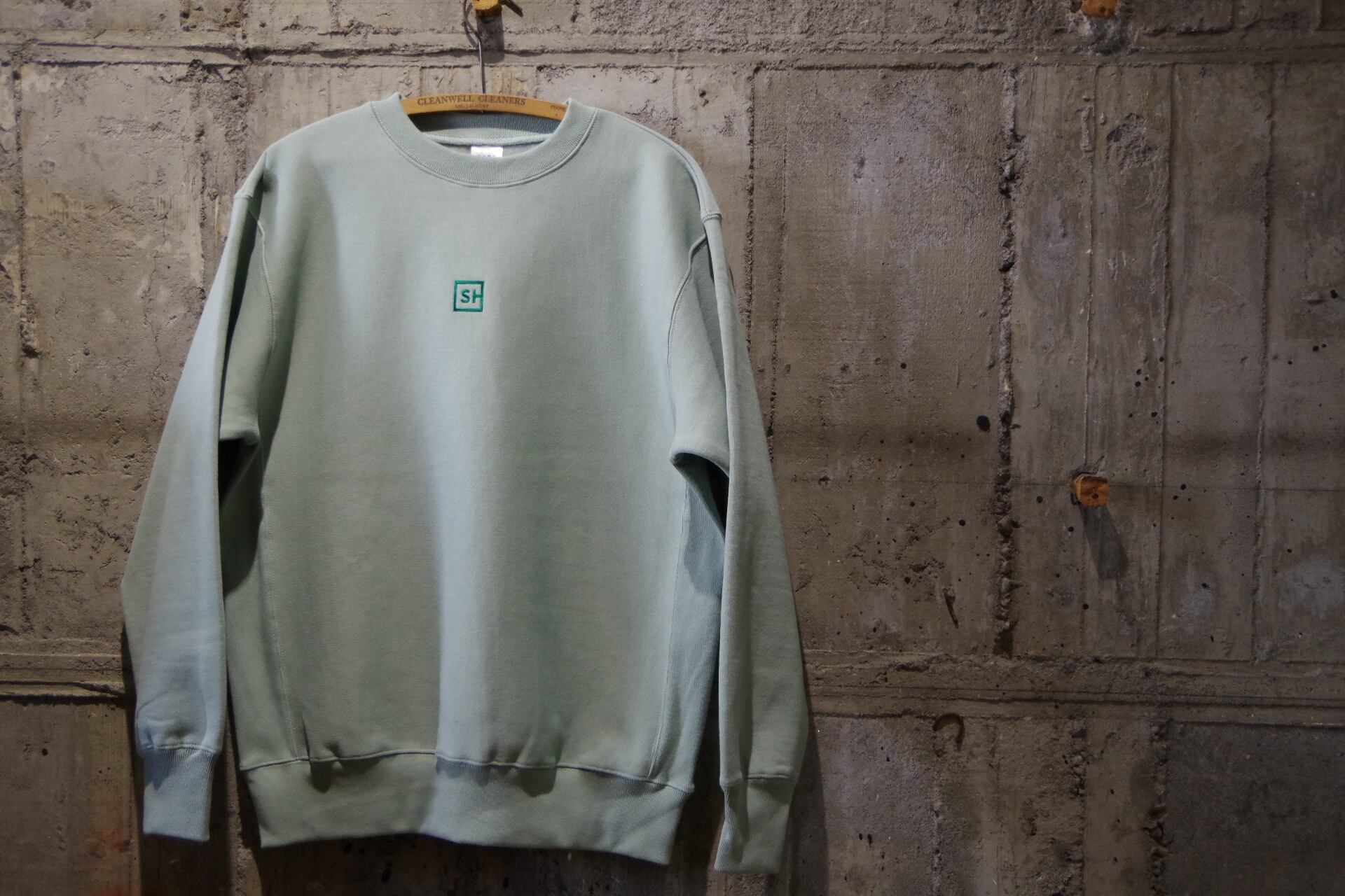 “SH” sweat crewneck SHHH ONLINE STORE