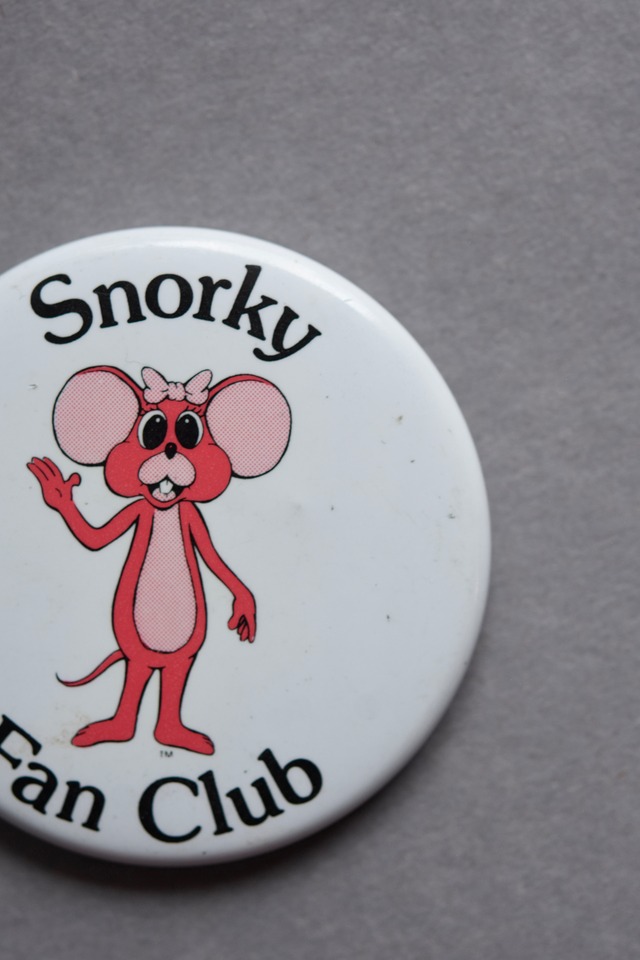 OK/70-80's "Snorky Fan Club" tin badge