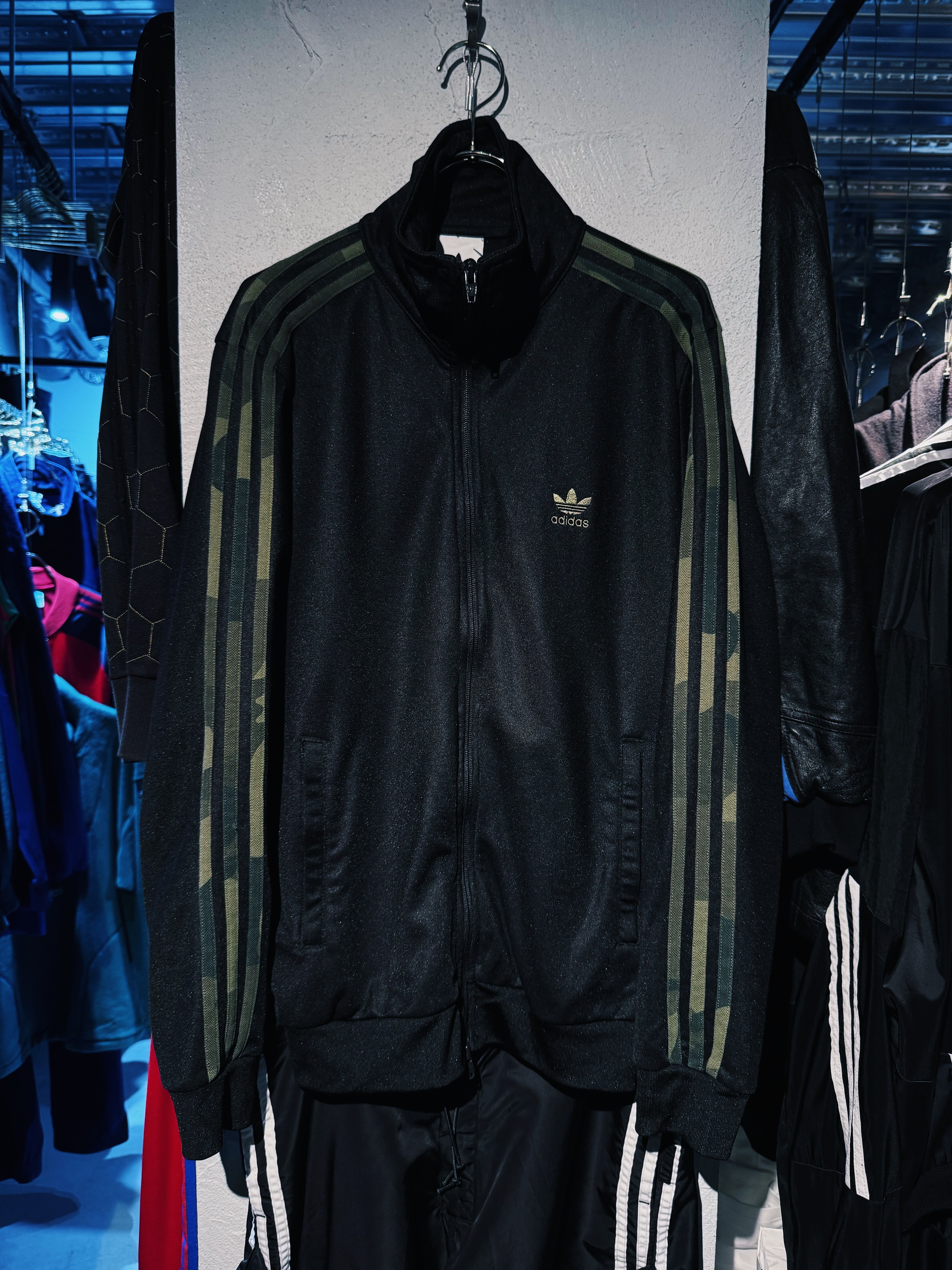 【D4C】"ADIDAS Originals" camouflage 3 stripes design trefoil logo embroidery stand neck track jacket