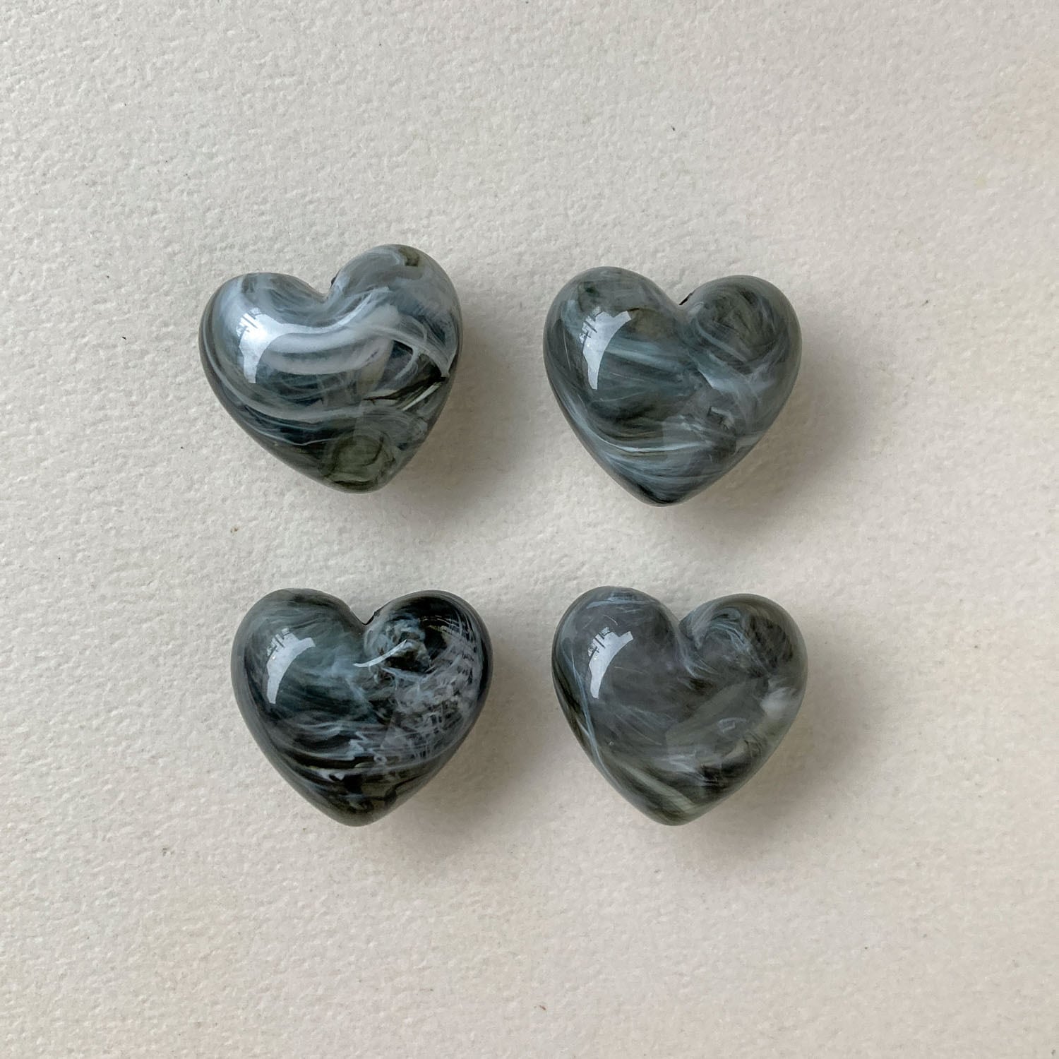 新色追加・再入荷〉マーブル模様のぷっくりハートビーズ | Dua