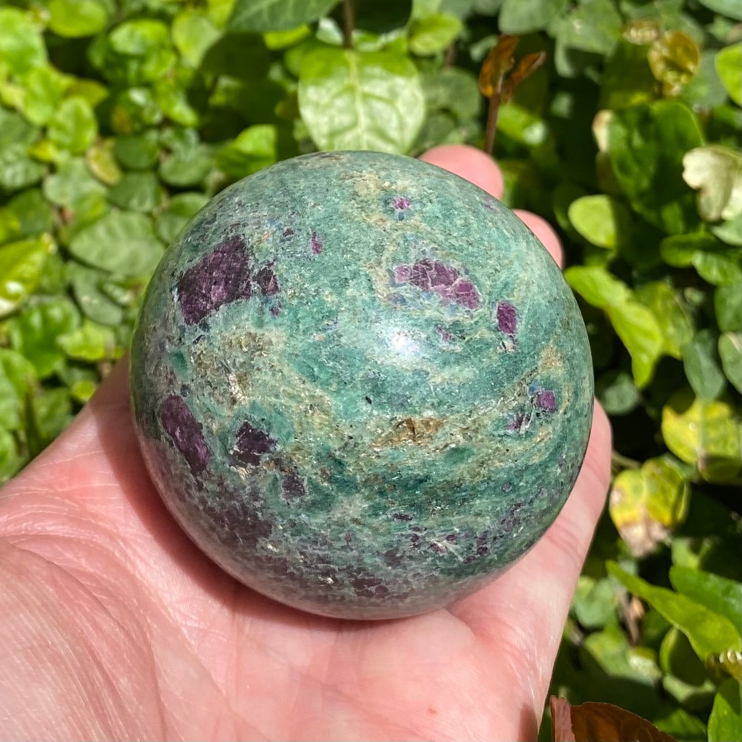 ルビーインゾイサイト丸玉　直径8cm 天然石