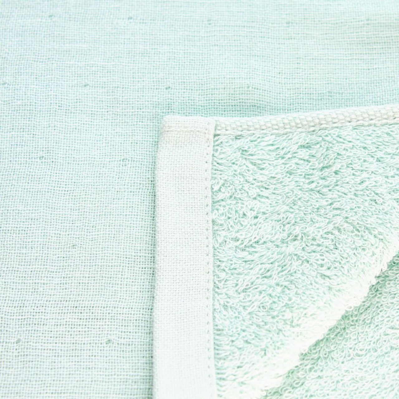 「よく吸ってすぐ乾くスポーツタオル」（ターコイズブルー）