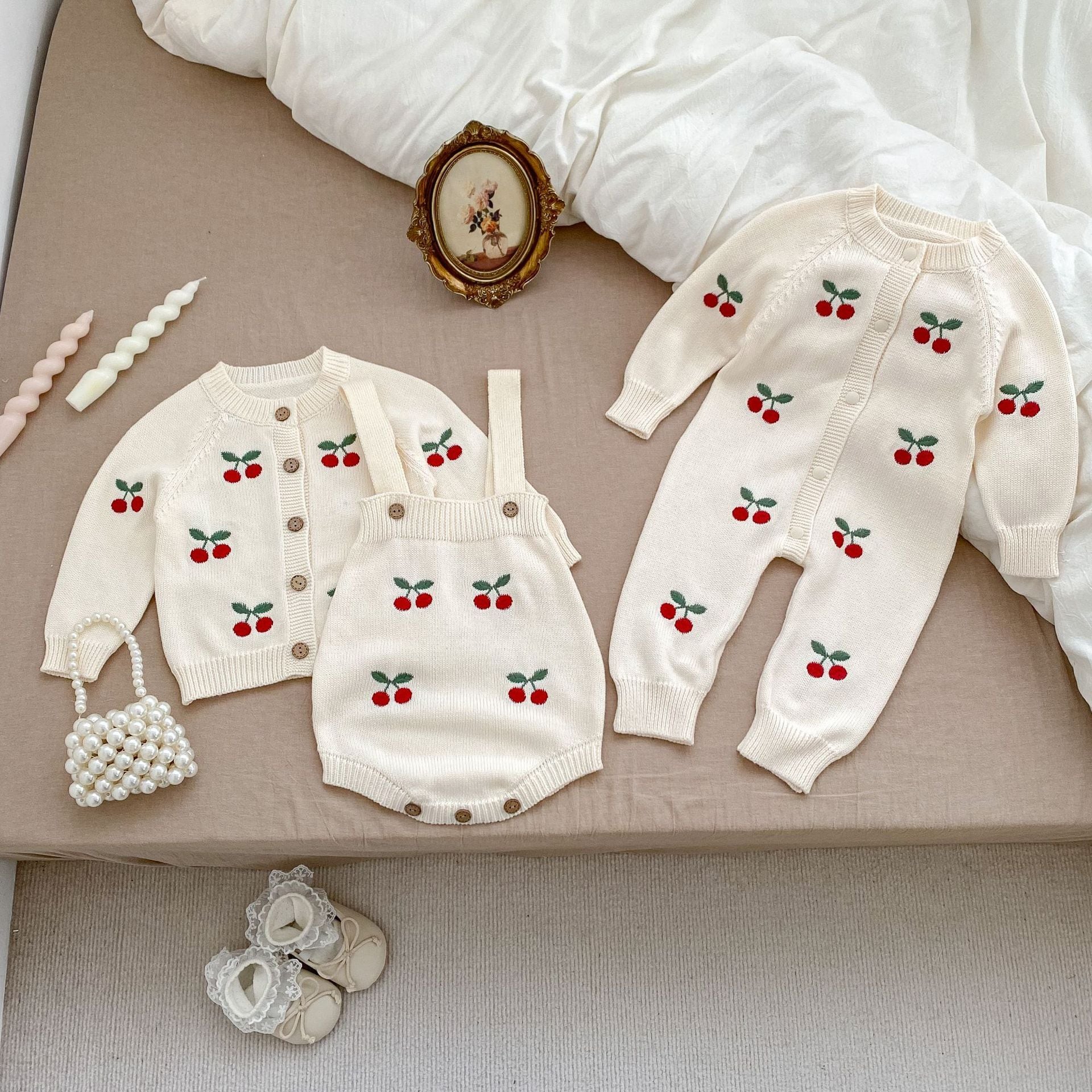 ,ベビー女の子さくらんぼ柄ニット セットアップ カバーオール ロンパース かわいい秋冬ベビー服 お出かけ バースデーフォト lwa0134