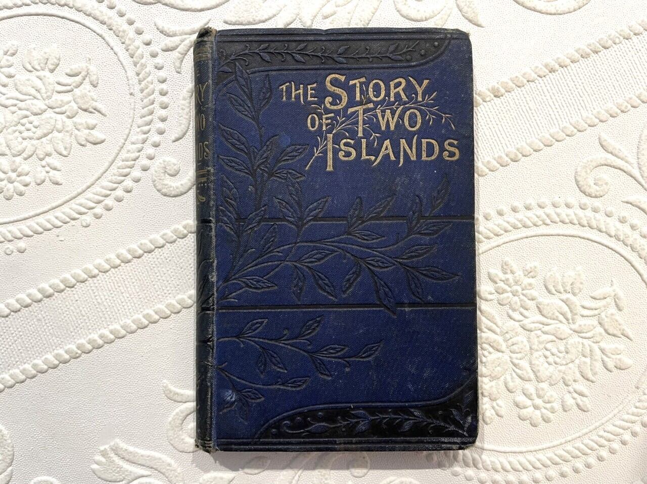 【CV554】THE STORY TWO ISLANDS / display book