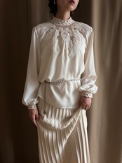 refined floral embroidery high neck shirt-5272-6