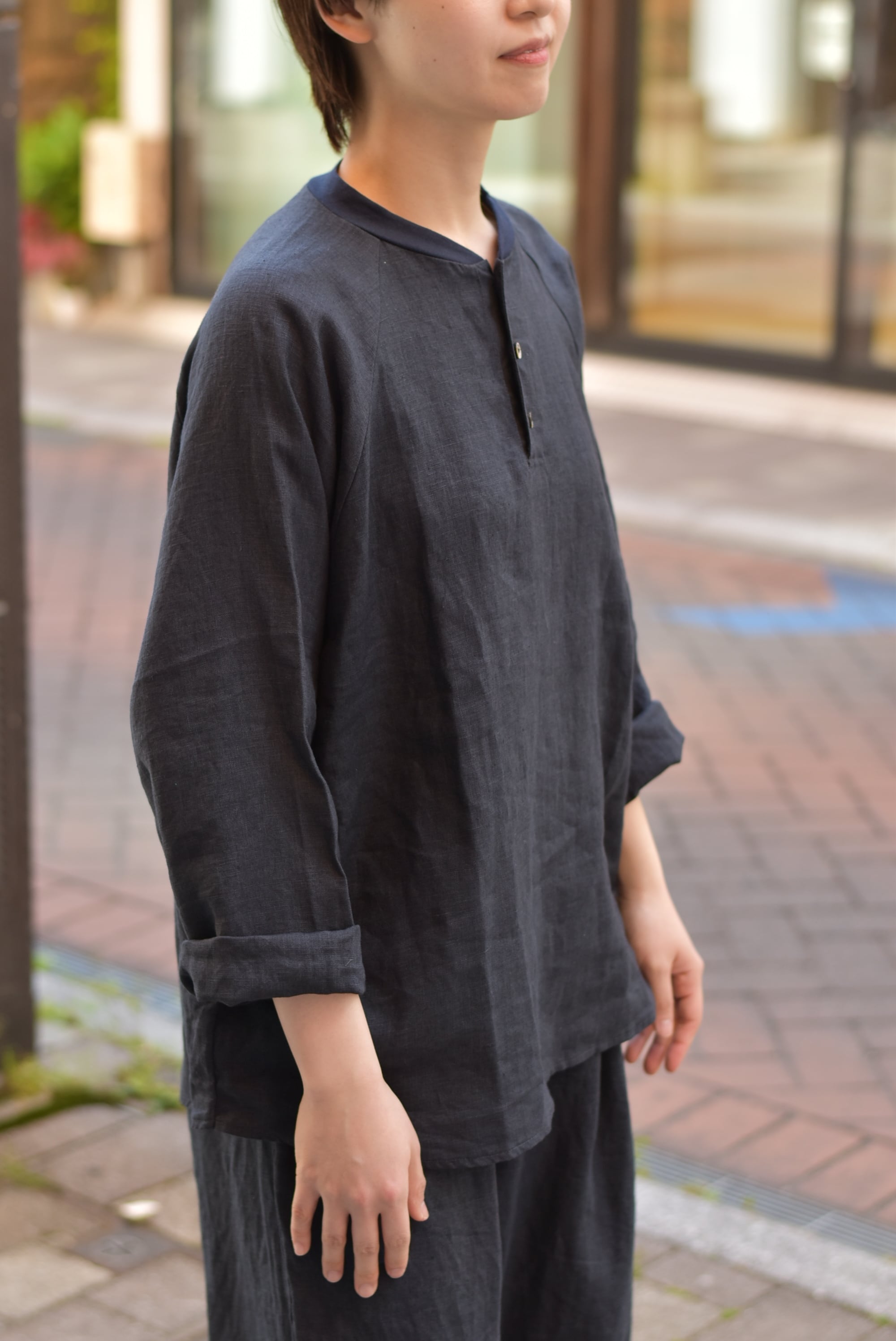 maillot マイヨ　リネンフレアーシャツtee 白襟　ネイビー　サイズ1 maillot】 | theater(シアター)