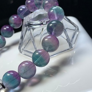 1.フローライト×くまちゃんフローライト・デザインブレスレット