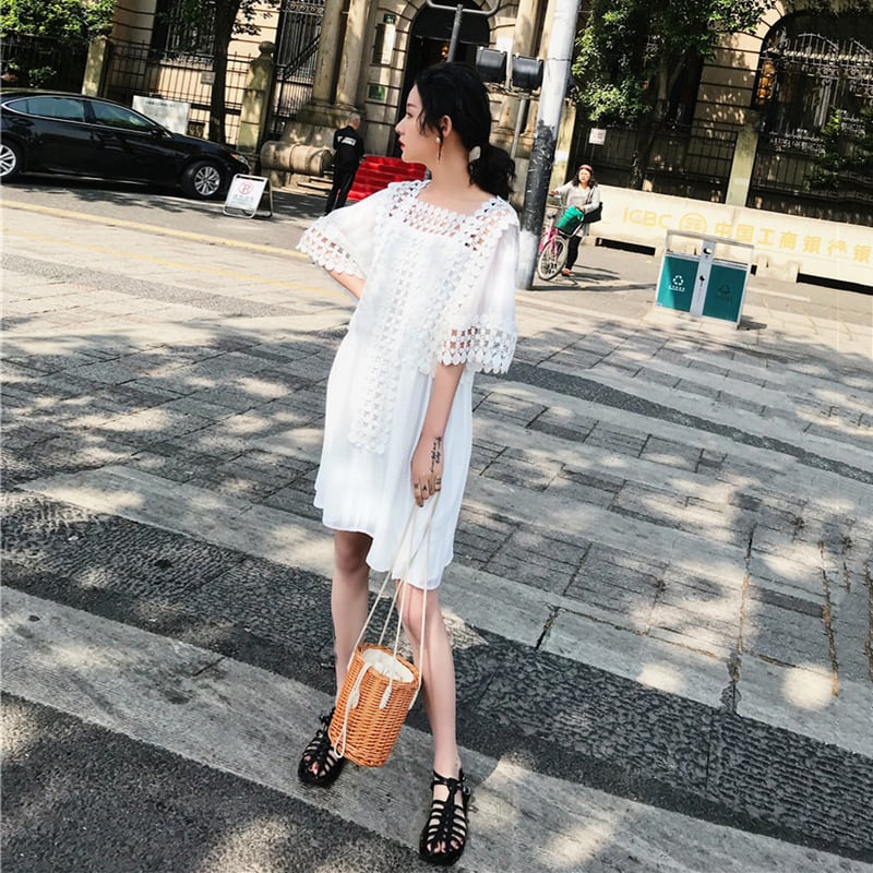 スクエアネックレースワンピース　ホワイト スクエアネックホワイトレースワンピース（白）春/夏 レースで