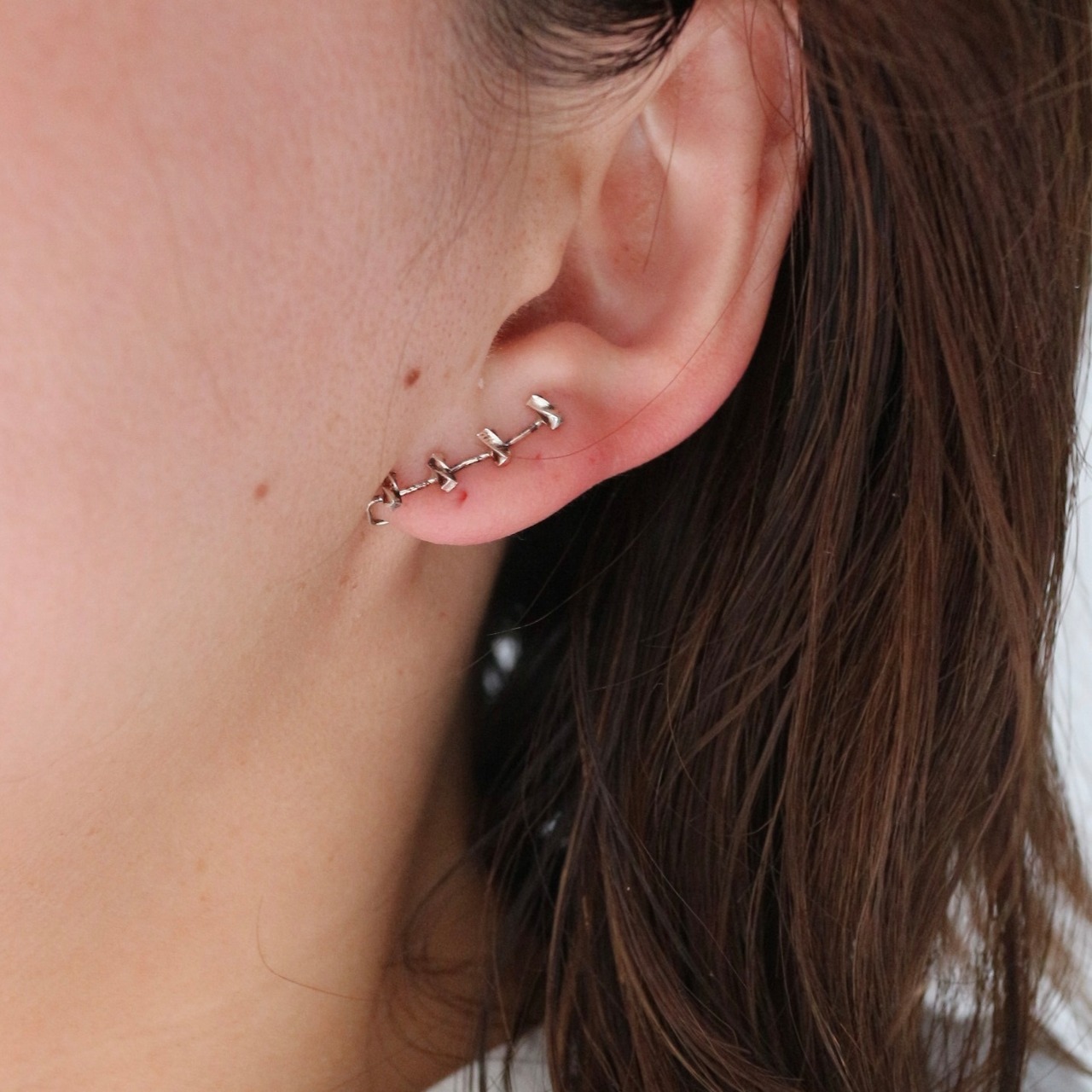 twist motif ear cuff