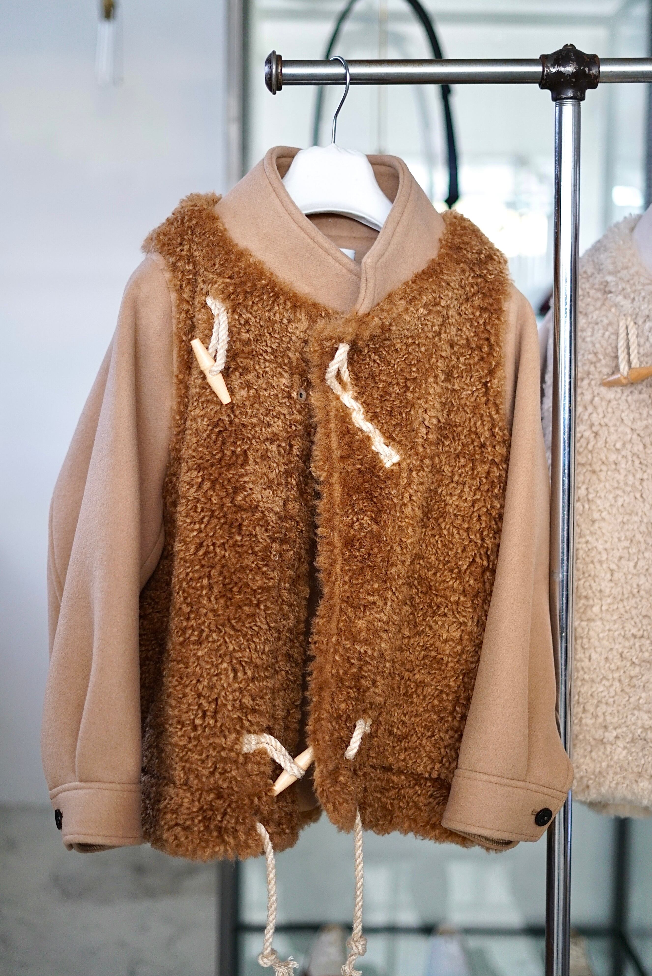 HYKE / DOUBLE FACE FAUX SHEARLING DUFFEL JACKET (BLACK, BEIGE