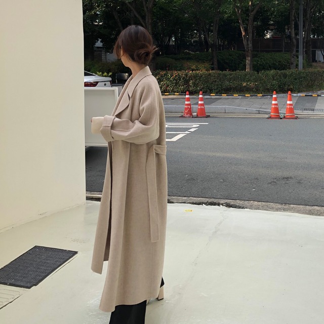 ガウンコート  アウター コート 上着 ロング ロング丈 袖あり 長袖 Vネック 襟付き ウエストマーク ウエストリボン 前開き お得 かわいい 大人可愛い 大人 上品 おしゃれ お洒落 大人女子 エレガント 存在感 抜け感 知的 スマート ベーシック 無地 春 秋 冬 ロングシーズン 10代 20代 30代 40代 レディース 女性用 ママ ママコーデ 通勤 学生 デート お出かけ 女子会 休日 ランチ ショッピング 着回し 普段使い 重ね着 暖かい 防寒 フリーサイズ ワンサイズ ロングコート