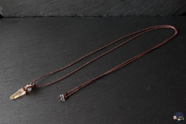 オイルインクォーツ（石油入り水晶）のマクラメネックレス＊ラフロック