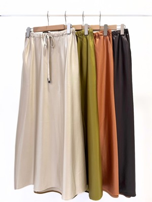 サテンナロースカート