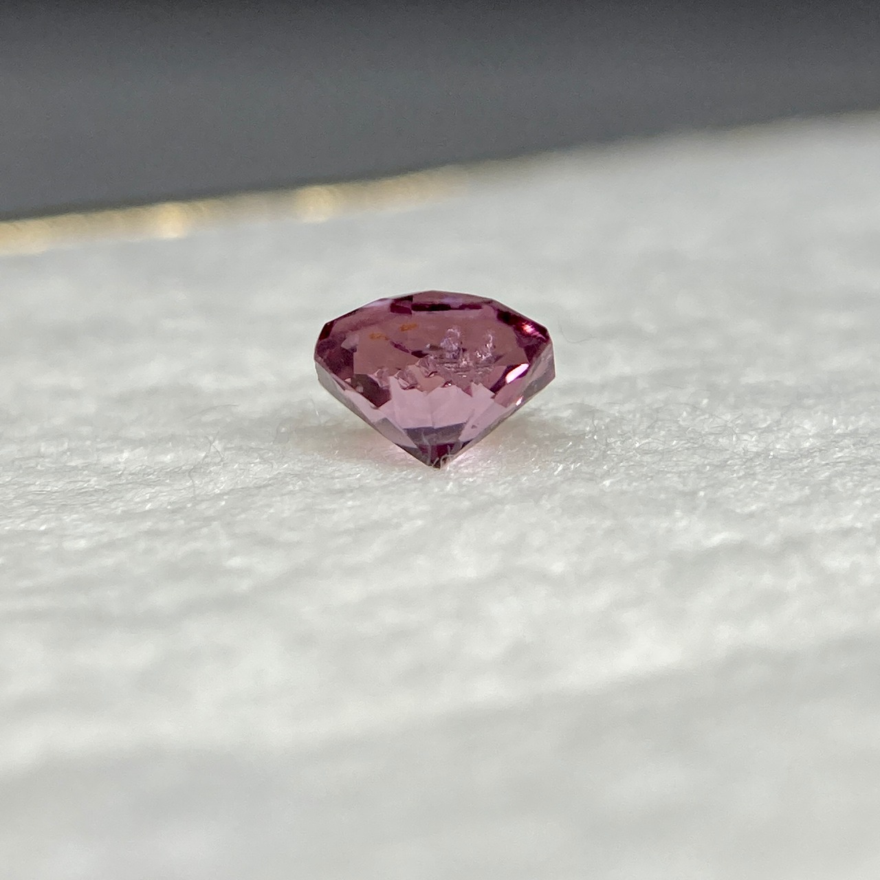 お花みたいなスピネル 訳あってお買い得 紫系 約4.1mm r-0205