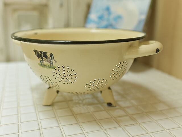 猫足がかわいいホーローのコランダー フレンチアンティーク