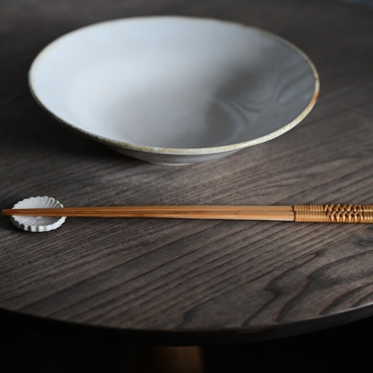 たくまポタリー 8寸深皿 皮鯨 (1枚) : 2104700010852