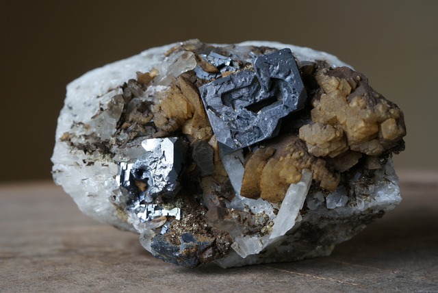 ガレナ/カルサイト/クォーツ  Galena/Calcite/Quartz